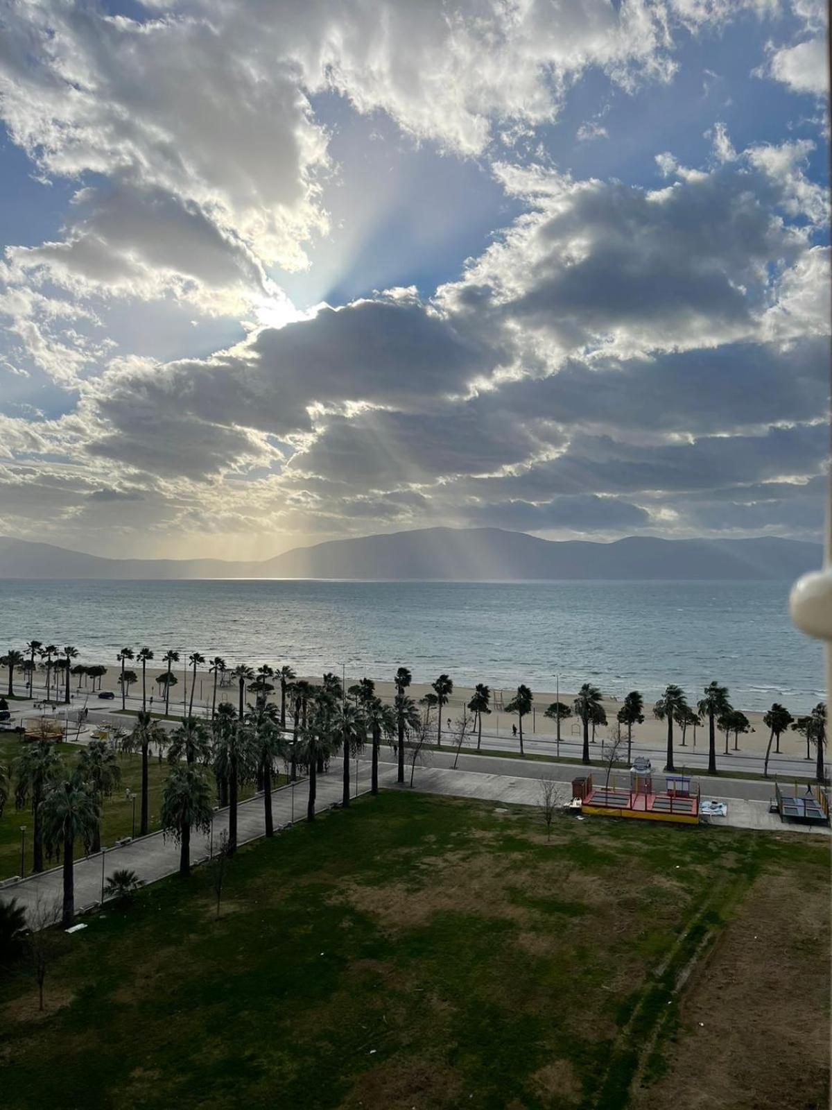 Sea Side Apartment Vlorë Buitenkant foto