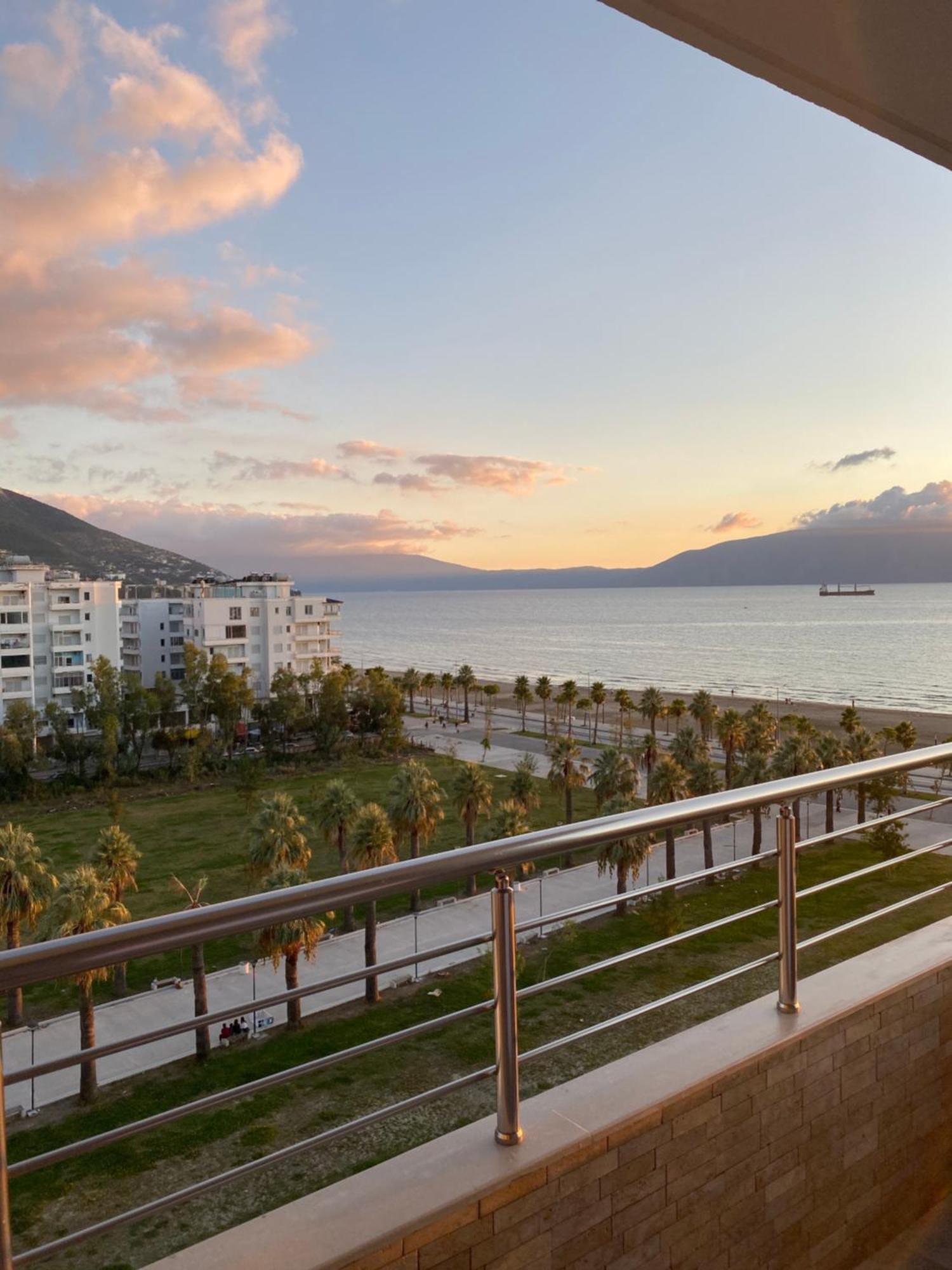 Sea Side Apartment Vlorë Buitenkant foto