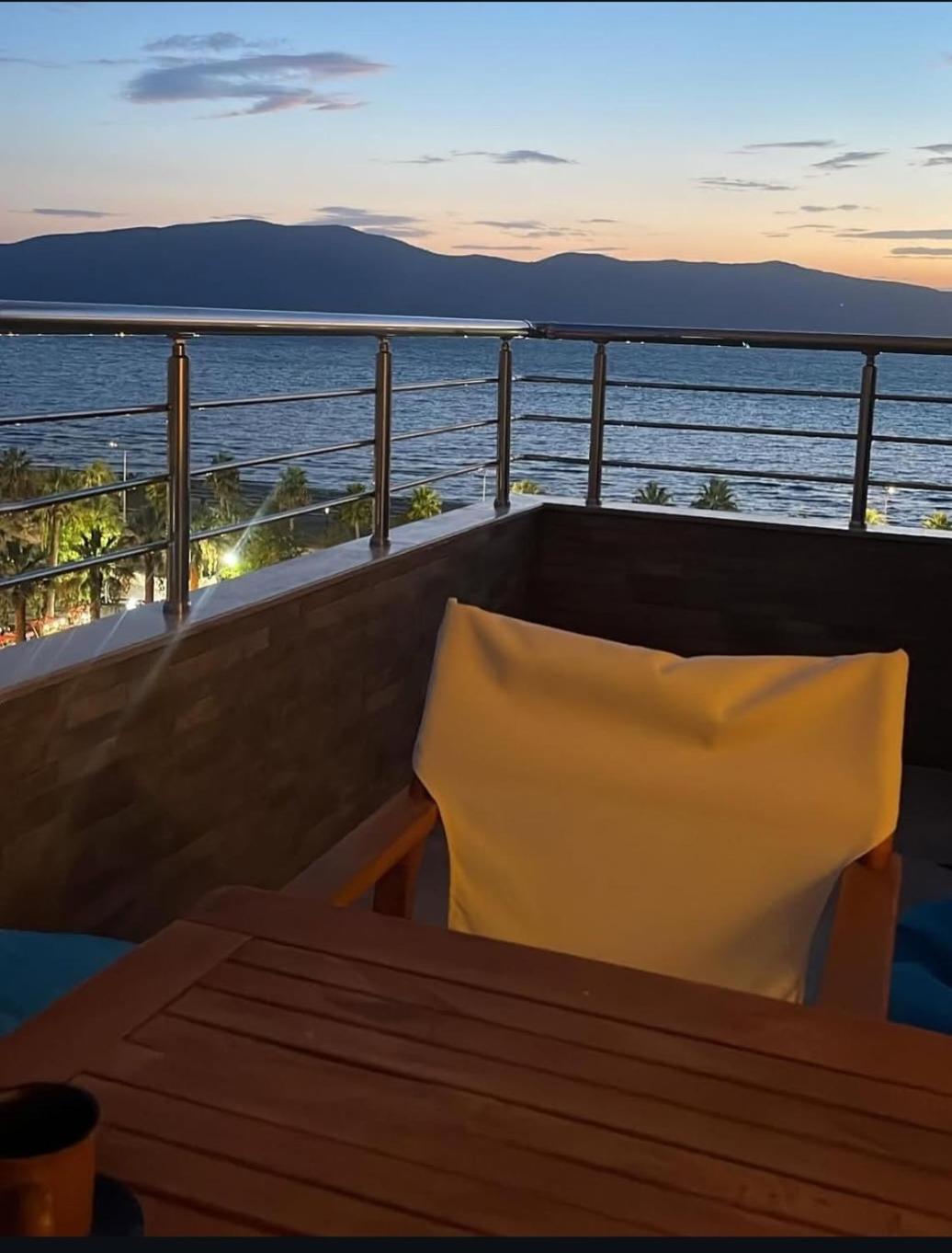 Sea Side Apartment Vlorë Buitenkant foto